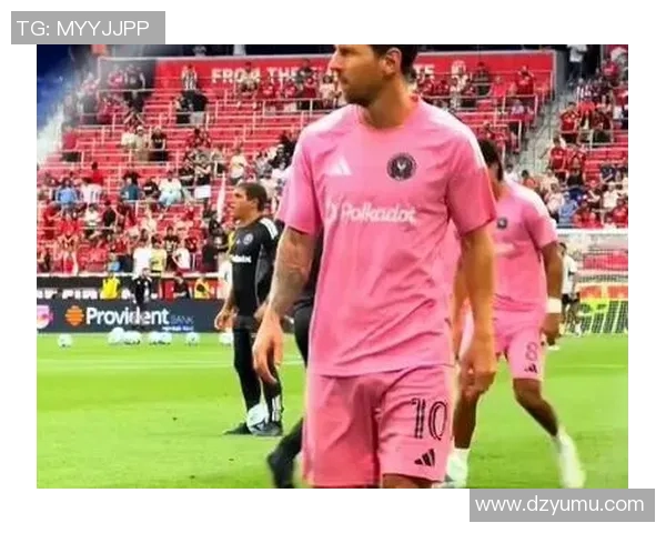 外国街头足球明星挑战赛引发热潮球迷热情参与展现技巧与魅力